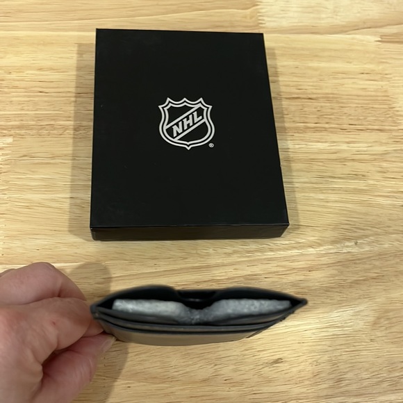 NHL | Chicago Card Holder - Picture 4 of 5